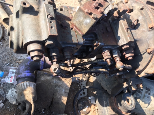 ขายด่วน ปั้มท้ายเครื่อง KOMATSU PC200-6-7