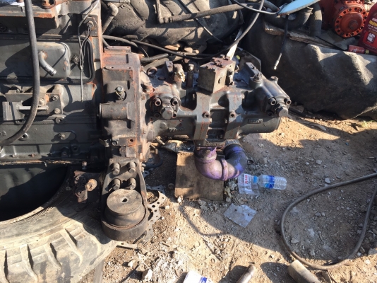 ขายด่วน ปั้มท้ายเครื่อง KOMATSU PC200-6-7