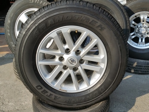 ขายล้อแม็ก TOYOTA Fortunner 17 ยาง265/65/17ปี 14  4 ล้อ