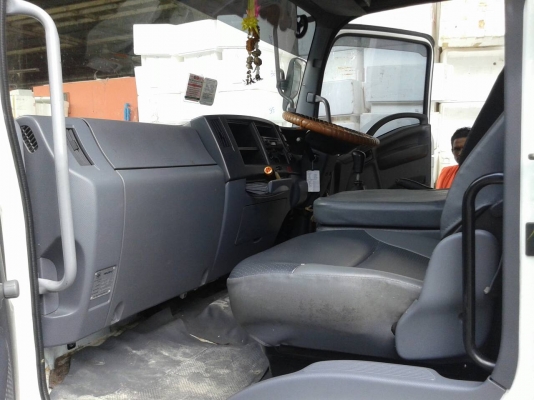 ขายรถ 6 ล้อ อีซูซุ 190 แรง ปี 55 ยาว 5.5 ม.  สภาพสวย คัสซีดี พร้อมใช้งาน จัดแนนท์ได้ สนใจติดต่อได้ที่ 081-9420141  ,  081-5715326