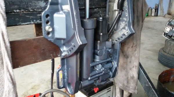 Yamaha25four Powertrim