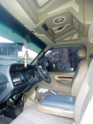 ขายดาวน์ส่ง 8,600 หรือสดด่วนโตโยต้า Commuter โฉมหลังคาสูงปลายปี 04  เครื่องเดิมดีเซล 3.0 D ภายในแต่ง VIP