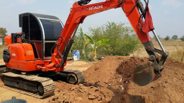 ขายรถขุด Hitachi ex 40-2 ขายรถขุด Hitachi ex 40-2