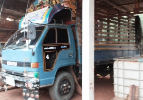 ISUZU NPR 115 HP 4BD1 รถบรรทุกหกล้อ กระบะเหล็กคอกไม้ความยาว 4.30 เมตรสภาพสวยดีพร้อมบรรทุกได้เลย เครื่องยนต์เทอร์โบแน่นแรงดีไม่มีแตกเยิ้ม ภายในเก๋งคอนโซลครบพร้อม พวงมาลัยเพาเวอร์ ช่วงล่างใหญ่คัชซีไม่แตกบวม ติด F หน้า F หลังครบพร้อม ยาง 8.25 ขอบ 16 สภาพดีปร ISUZU NPR 115 HP 4BD1 รถบรรทุกหกล้อ กระบะเหล็กคอกไม้ความยาว 4.30 เมตรสภาพสวยดีพร้อมบรรทุกได้เลย เครื่องยนต์เทอร์โบแน่นแรงดีไม่มีแตกเยิ้ม ภายในเก๋งคอนโซลครบพร้อม พวงมาลัยเพาเวอร์ ช่วงล่างใหญ่คัชซีไม่แตกบวม ติด F หน้า F หลังครบพร้อม ยาง 8.25 ขอบ 16 สภาพดีปร