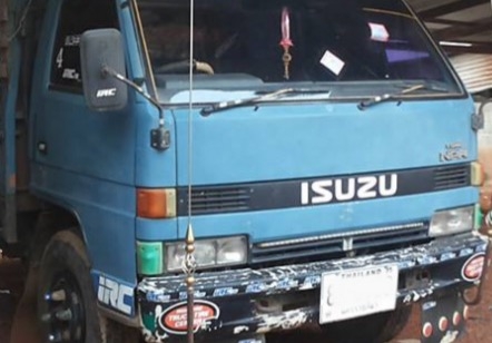 ISUZU NPR 115 HP 4BD1 รถบรรทุกหกล้อ กระบะเหล็กคอกไม้ความยาว 4.30 เมตรสภาพสวยดีพร้อมบรรทุกได้เลย เครื่องยนต์เทอร์โบแน่นแรงดีไม่มีแตกเยิ้ม ภายในเก๋งคอนโซลครบพร้อม พวงมาลัยเพาเวอร์ ช่วงล่างใหญ่คัชซีไม่แตกบวม ติด F หน้า F หลังครบพร้อม ยาง 8.25 ขอบ 16 สภาพดีปร ISUZU NPR 115 HP 4BD1 รถบรรทุกหกล้อ กระบะเหล็กคอกไม้ความยาว 4.30 เมตรสภาพสวยดีพร้อมบรรทุกได้เลย เครื่องยนต์เทอร์โบแน่นแรงดีไม่มีแตกเยิ้ม ภายในเก๋งคอนโซลครบพร้อม พวงมาลัยเพาเวอร์ ช่วงล่างใหญ่คัชซีไม่แตกบวม ติด F หน้า F หลังครบพร้อม ยาง 8.25 ขอบ 16 สภาพดีปร