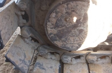 KOMATSU PC 80-3 เครื่องยนต์เดิมๆปั๊มเดิมสภาพดีพร้อมทำงานได้เลยครับ ภายในห้องเก๋งสะอาดสวย คอนโทรลยาว อุปกรณ์ภายในครบพร้อม ขับง่ายใช้งานได้เร็วดีไม่โหลดครับ ภายนอกบอดี้สวยๆ บูมอาร์มมีปะบ้างเล็กน้อยครับพร้อมใช้งานได้ดี ช่วงล่างแน่นเต็มดี เอวแน่น โรลเลอร์ใบแท