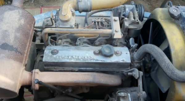 KOMATSU PC 80-3 เครื่องยนต์เดิมๆปั๊มเดิมสภาพดีพร้อมทำงานได้เลยครับ ภายในห้องเก๋งสะอาดสวย คอนโทรลยาว อุปกรณ์ภายในครบพร้อม ขับง่ายใช้งานได้เร็วดีไม่โหลดครับ ภายนอกบอดี้สวยๆ บูมอาร์มมีปะบ้างเล็กน้อยครับพร้อมใช้งานได้ดี ช่วงล่างแน่นเต็มดี เอวแน่น โรลเลอร์ใบแท