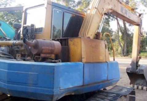 KOMATSU PC 80-3 เครื่องยนต์เดิมๆปั๊มเดิมสภาพดีพร้อมทำงานได้เลยครับ ภายในห้องเก๋งสะอาดสวย คอนโทรลยาว อุปกรณ์ภายในครบพร้อม ขับง่ายใช้งานได้เร็วดีไม่โหลดครับ ภายนอกบอดี้สวยๆ บูมอาร์มมีปะบ้างเล็กน้อยครับพร้อมใช้งานได้ดี ช่วงล่างแน่นเต็มดี เอวแน่น โรลเลอร์ใบแท