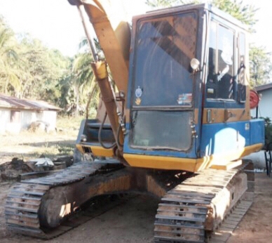KOMATSU PC 80-3 เครื่องยนต์เดิมๆปั๊มเดิมสภาพดีพร้อมทำงานได้เลยครับ ภายในห้องเก๋งสะอาดสวย คอนโทรลยาว อุปกรณ์ภายในครบพร้อม ขับง่ายใช้งานได้เร็วดีไม่โหลดครับ ภายนอกบอดี้สวยๆ บูมอาร์มมีปะบ้างเล็กน้อยครับพร้อมใช้งานได้ดี ช่วงล่างแน่นเต็มดี เอวแน่น โรลเลอร์ใบแท
