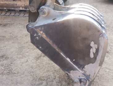 KOMATSU PC 80-3 เครื่องยนต์เดิมๆปั๊มเดิมสภาพดีพร้อมทำงานได้เลยครับ ภายในห้องเก๋งสะอาดสวย คอนโทรลยาว อุปกรณ์ภายในครบพร้อม ขับง่ายใช้งานได้เร็วดีไม่โหลดครับ ภายนอกบอดี้สวยๆ บูมอาร์มมีปะบ้างเล็กน้อยครับพร้อมใช้งานได้ดี ช่วงล่างแน่นเต็มดี เอวแน่น โรลเลอร์ใบแท