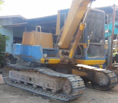 KOMATSU PC 80-3 เครื่องยนต์เดิมๆปั๊มเดิมสภาพดีพร้อมทำงานได้เลยครับ ภายในห้องเก๋งสะอาดสวย คอนโทรลยาว อุปกรณ์ภายในครบพร้อม ขับง่ายใช้งานได้เร็วดีไม่โหลดครับ ภายนอกบอดี้สวยๆ บูมอาร์มมีปะบ้างเล็กน้อยครับพร้อมใช้งานได้ดี ช่วงล่างแน่นเต็มดี เอวแน่น โรลเลอร์ใบแท