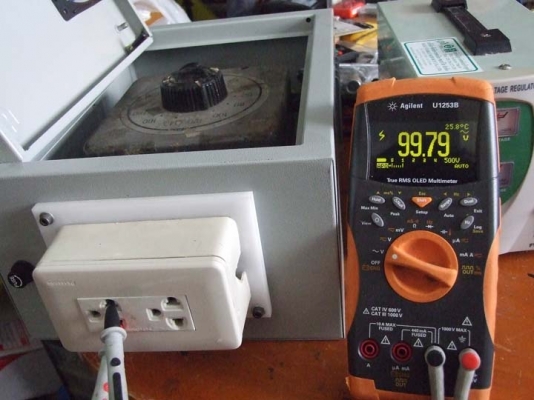 ขายหม้อแปลงปรับแรงดันไฟฟ้าแบบแกนหมุน(Variac) 0~260v ของ Toshiba Japan