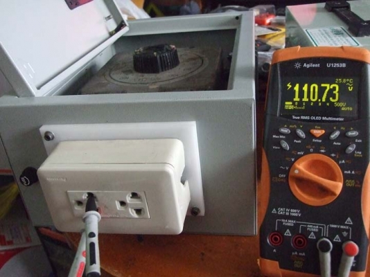 ขายหม้อแปลงปรับแรงดันไฟฟ้าแบบแกนหมุน(Variac) 0~260v ของ Toshiba Japan