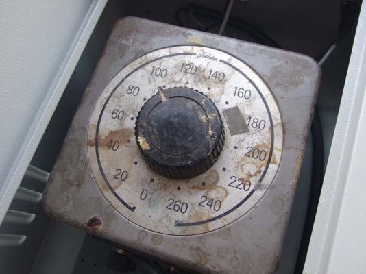 ขายหม้อแปลงปรับแรงดันไฟฟ้าแบบแกนหมุน(Variac) 0~260v ของ Toshiba Japan