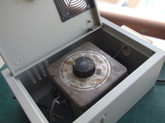 ขายหม้อแปลงปรับแรงดันไฟฟ้าแบบแกนหมุน(Variac) 0~260v ของ Toshiba Japan