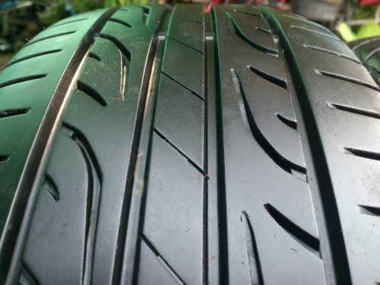 ขายยาง  DUNLOP LM704 215/60R17 ยางสัปดาห์ที่40ปี14  ดอกยางหนาสดนิ่มเท่ากันไม่แตกลายไม่ร้าวสวยๆ จำนวน 1 ชุด