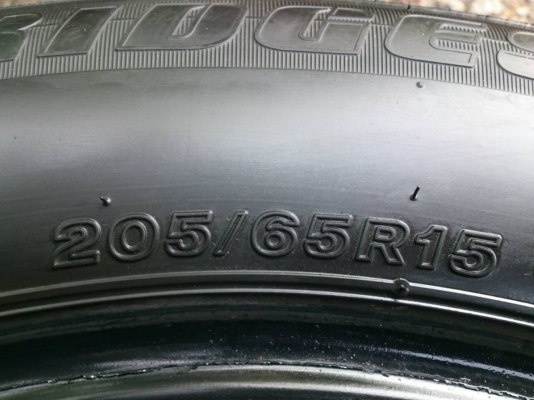 ขายยาง บริดสโตน อีโคเปีย 205/65R15 ยางสัปดาห์ที่26 ปี14 ดอกยางหนาเต็มสดนิ่มลึกเท่ากันไม่ร้าวไม่แตกบายไม่มีปะสวยๆ จำนวน 1 ชุด