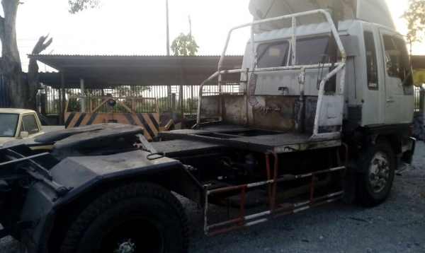 หัวลาก 6ล้อ ฮีโน่ FF3HNLA195 ห้างแท้ ปี39 สภาพดีสวยๆพร้อมใช้ มี 8หัว ราคาเบาๆหัวละ 455,000บ เล่มทะเบียนพร้อมโอน