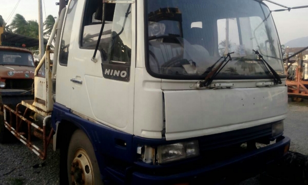 หัวลาก 6ล้อ ฮีโน่ FF3HNLA195 ห้างแท้ ปี39 สภาพดีสวยๆพร้อมใช้ มี 8หัว ราคาเบาๆหัวละ 455,000บ เล่มทะเบียนพร้อมโอน