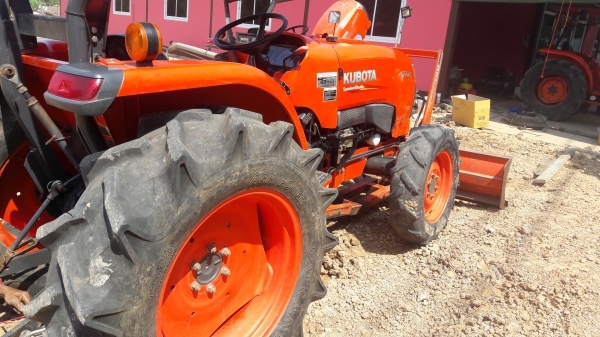 ขายรถไถL4708ใบมีดดันดินผาน6&times;24ตราช้างพร้อมใช้งานครับ