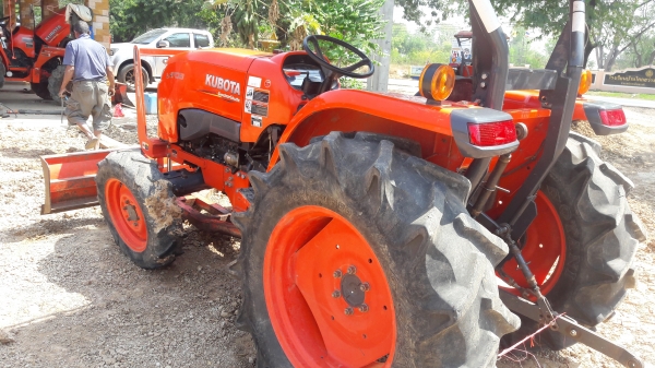 ขายรถไถL4708ใบมีดดันดินผาน6&times;24ตราช้างพร้อมใช้งานครับ