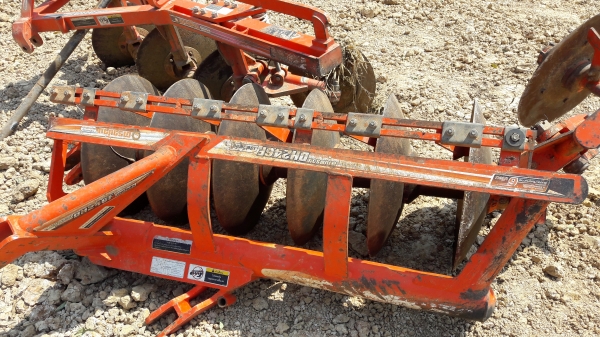 ขายรถไถL4708ใบมีดดันดินผาน6&times;24ตราช้างพร้อมใช้งานครับ