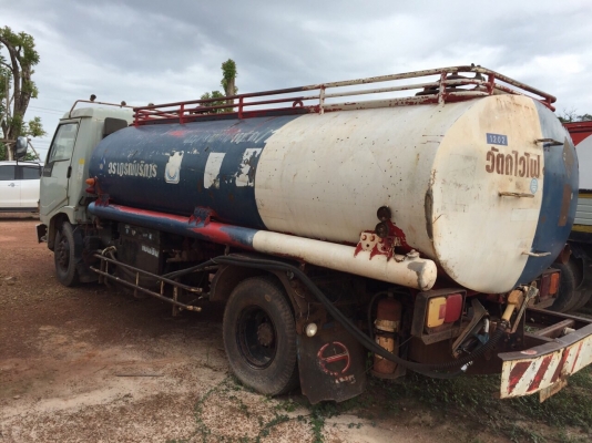 ถังนำ้มัน7000ลิตรพร้อมไช้หัวจ่ายสองชุด ถังนำ้มัน7000ลิตรพร้อมไช้หัวจ่ายสองชุด