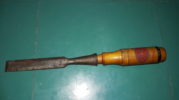 ขายสิ่วบ้องฉลามสามดาวหายากด้ามไม้ขนาด5/8"Made in Sweden.