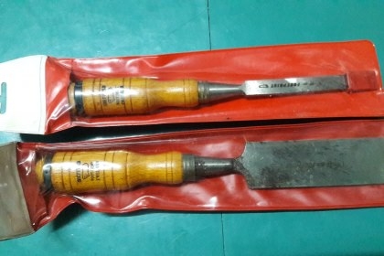 ขายสิ่วตราตีนงานเก่าอังกฤษ1/2"และ1 1/2"Made in England. ขายสิ่วตราตีนงานเก่าอังกฤษ1/2"และ1 1/2"Made in England.