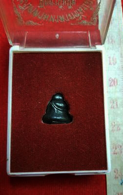 พระหลวงปู่ทิม วัดละหารไร่ ปิดตาปุ้มปุ้ย แท้เก่าเก็บ สวยตามกาลเวลา