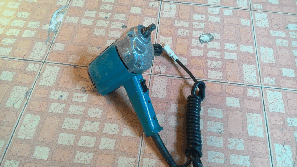 ขายด่วนเครื่องขัดสี Makita 9218B แท้\%