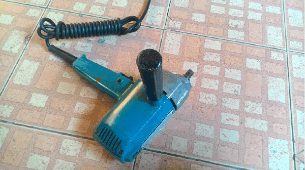 ขายด่วนเครื่องขัดสี Makita 9218B แท้\%