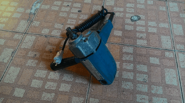 ขายด่วนเครื่องขัดสี Makita 9218B แท้\%