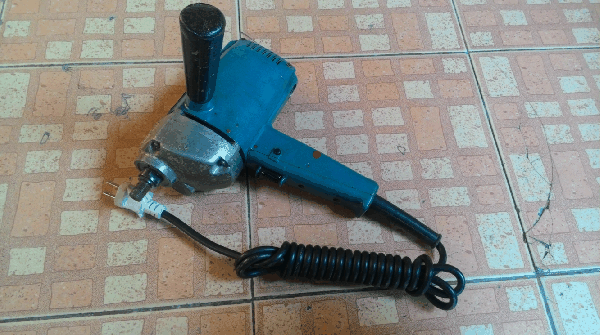 ขายด่วนเครื่องขัดสี Makita 9218B แท้\%