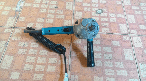 ขายด่วนเครื่องขัดสี Makita 9218B แท้\%