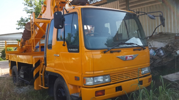 ขายรถเจาะสว่านสองคัน