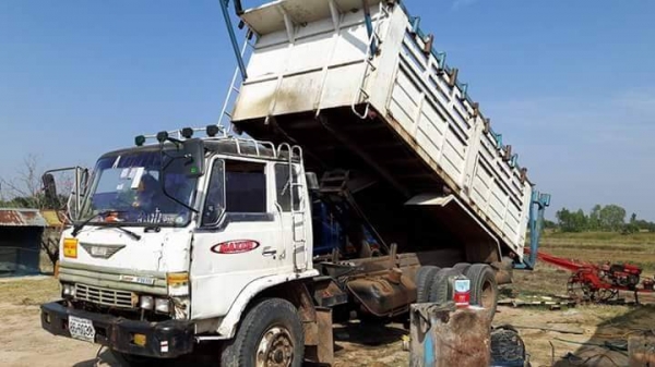 ขายดั้ม2เพลา F18 เครื่อง195แรง พาวเวอร์ ทิฟฟี่ เครื่องดีแคชซีสวย สภาพพร้อมใช้งาน เอกสารพร้อมโอน สนใจโทร 090-8588220คุณนะ 093-3258446คุณบิว หรือเข้าดูสินค้าอื่นๆได้ที่ www.truck.in.th/498 หรือเพจFacebook ณรงค์ ซื้อขายรถมือสอง (เว็บไซต์ส่วนตัว) หรือFacebook