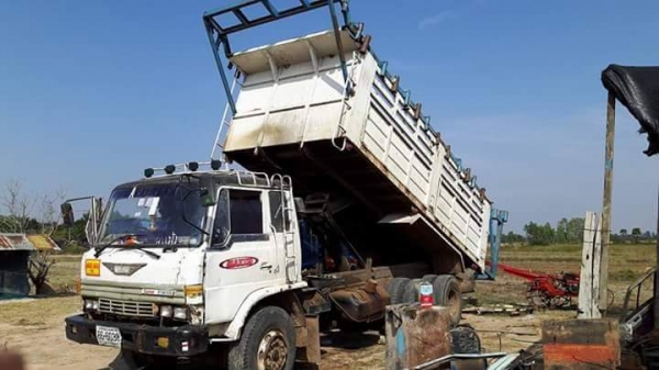 ขายดั้ม2เพลา F18 เครื่อง195แรง พาวเวอร์ ทิฟฟี่ เครื่องดีแคชซีสวย สภาพพร้อมใช้งาน เอกสารพร้อมโอน สนใจโทร 090-8588220คุณนะ 093-3258446คุณบิว หรือเข้าดูสินค้าอื่นๆได้ที่ www.truck.in.th/498 หรือเพจFacebook ณรงค์ ซื้อขายรถมือสอง (เว็บไซต์ส่วนตัว) หรือFacebook