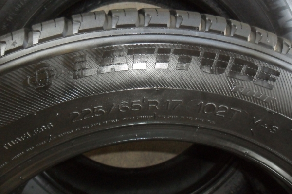 ยาง MICHELIN 225/65R17ปี13 สวยๆ 4 เส้น ราคา 3000 บาท ยาง MICHELIN 225/65R17ปี13 สวยๆ 4 เส้น ราคา 3000 บาท