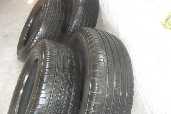 ยาง MICHELIN 225/65R17ปี13 สวยๆ 4 เส้น ราคา 3000 บาท ยาง MICHELIN 225/65R17ปี13 สวยๆ 4 เส้น ราคา 3000 บาท