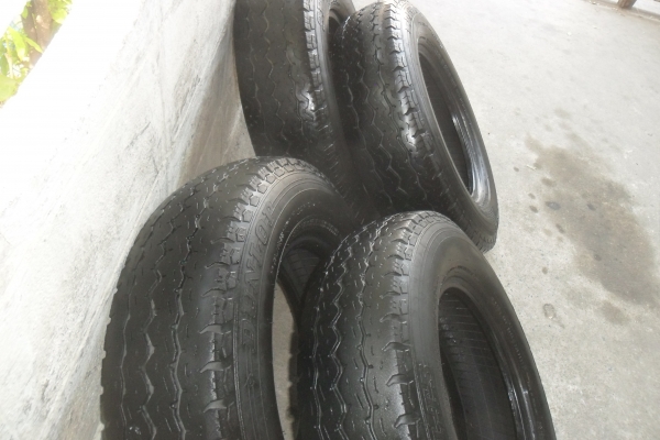 ยาง DUNLOP 195R15ปี13 สวยๆ 4 เส้น ราคา 2200 บาท