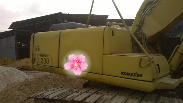 ขายรถแบคโฮ KOMATSU PC200-6 เอกสารเล่มทะเบียน ระบบไฟเต็ม ราคา 900000