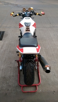 ขายคับ HONDA CB400 ปี98 เวอร์ชั่นSไมล์แดง แต่งแนวสปอร์ต  ชุดแผงคอcbr900 ท้ายเทค3 ท่อแต่ง ปอกมือrizoma มือเบรคปรับระดับ  กระจกปลายแฮน ปั๊มบนแต่ง กันล้ม ไฟเลี้ยวแต่ง ไฟหน้าตาเพชร ยางหน้าหลังเต็ม อินวอยส์ สรรพสามิตร ราคา 72500 บาท ส่งได้ทั่วไทยคับ  สนใจติดต่