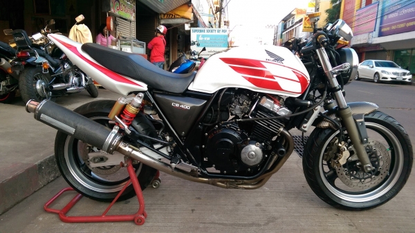 ขายคับ HONDA CB400 ปี98 เวอร์ชั่นSไมล์แดง แต่งแนวสปอร์ต  ชุดแผงคอcbr900 ท้ายเทค3 ท่อแต่ง ปอกมือrizoma มือเบรคปรับระดับ  กระจกปลายแฮน ปั๊มบนแต่ง กันล้ม ไฟเลี้ยวแต่ง ไฟหน้าตาเพชร ยางหน้าหลังเต็ม อินวอยส์ สรรพสามิตร ราคา 72500 บาท ส่งได้ทั่วไทยคับ  สนใจติดต่