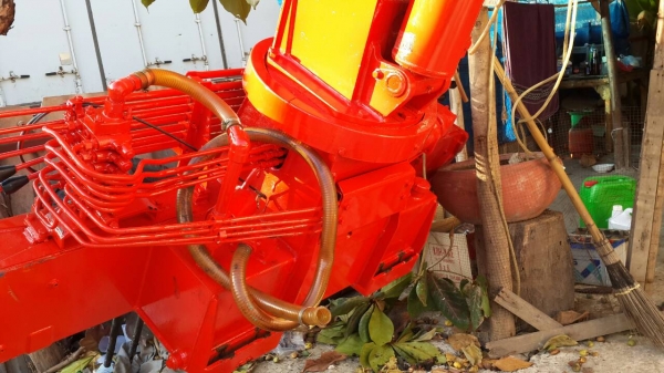 ขายเครน unic 5 ตัน5 ท่อน  ท้องวี