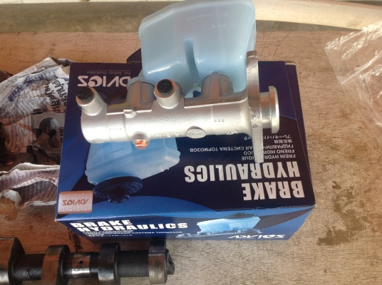 แม่ปั้มเบรคไมตรี้เอ็ก AISINแท้ แป๊บน้ำมันออกทางขวา(กลับทาง)สำหรับรถประกอบนอกตรงรุ่นไม่ต้องแปลง