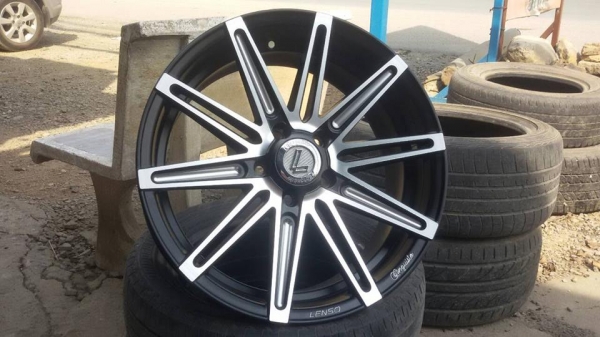 ขายล้อแม็กมือ2 lenso cq8 18"  สนใจติดต่อ ตาเล็ก ล้อและยาง 081-3747940