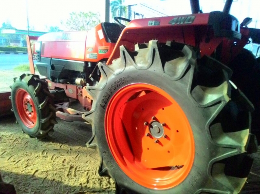 ขายรถไถ KUBOTA L4508 พร้อมดันหน้าตราช้าง ยางใหม่4เส้น กระทะล้อใหม่4วง รถไร่สภาพดีพร้อมใช้งาน มีทะเบียนพร้อมโอน DC Tractor Rayong 0818618678,0899347475 id line=0818618678 id line=carbonthai มีรถบริการขนส่งทั่วไทย รถอยู่ อ.แกลง จ.ระยอง
