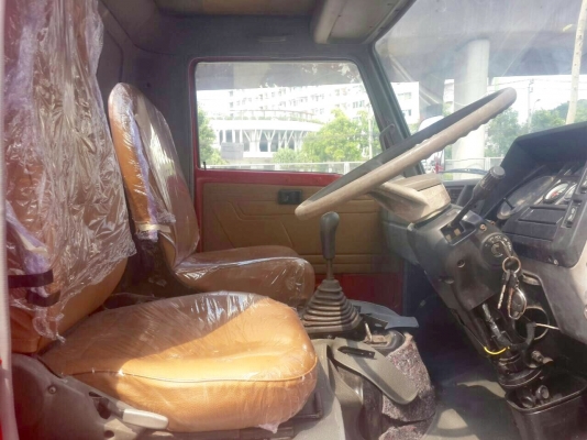 ขายรถบรรทุก6ล้อกลาง พร้อมใช้งาน รถห้างแท้ เอกสารครบ เครื่องดีสนใจสอบถามใด้