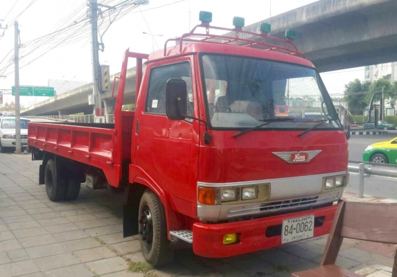 ขายรถบรรทุก6ล้อกลาง พร้อมใช้งาน รถห้างแท้ เอกสารครบ เครื่องดีสนใจสอบถามใด้